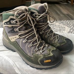 Women’s Asolo Gore-tex, Vibram hiking boots - lightly used a few times
